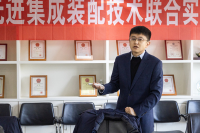 直升機先進集成裝配技術與裝備聯合實驗室揭牌儀式在機電學院舉行